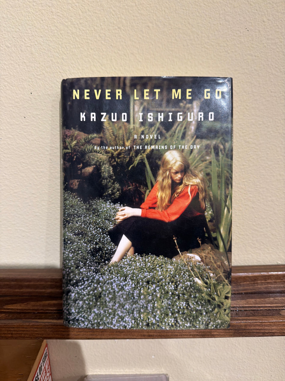Never Let Me Go - Kazuo Ishiguro (HCDJ)